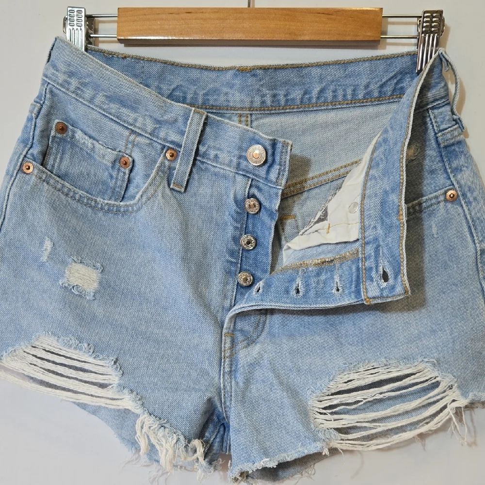 Levi's Premium 501 Original Fit High Rise Jean Shorts‎ Size 28 Light Wash Button